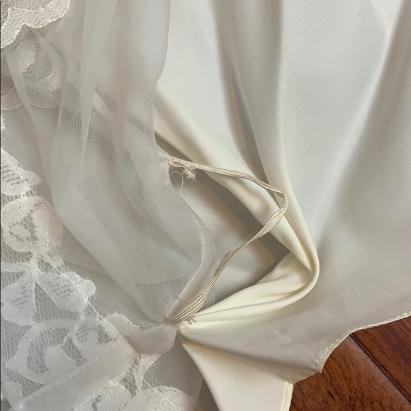 💐 Vintage Lace Union Made Wedding Gown 💐 - Picture 10 of 16